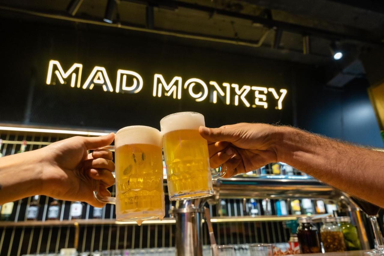 Mad Monkey Hanoi Hostel Exterior foto